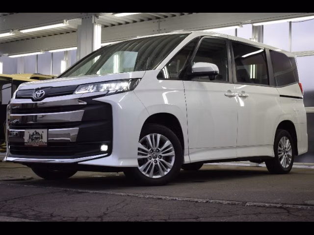 TOYOTA NOAH