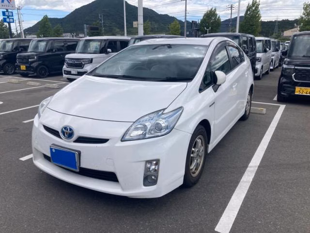 TOYOTA PRIUS
