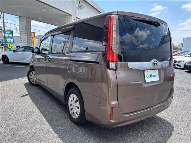 TOYOTA NOAH
