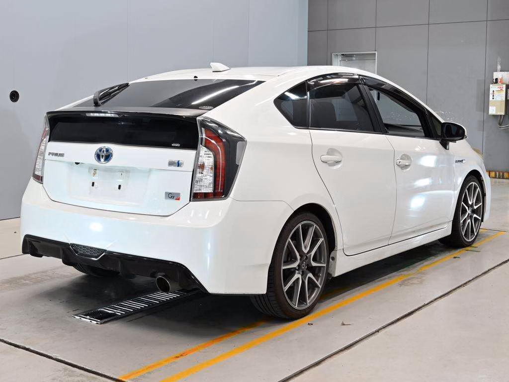 TOYOTA PRIUS