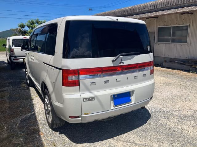 MITSUBISHI DELICA D:5