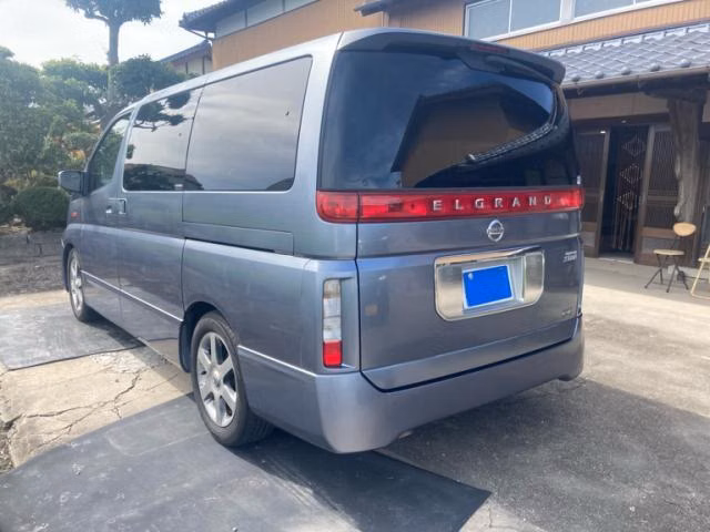 NISSAN ELGRAND