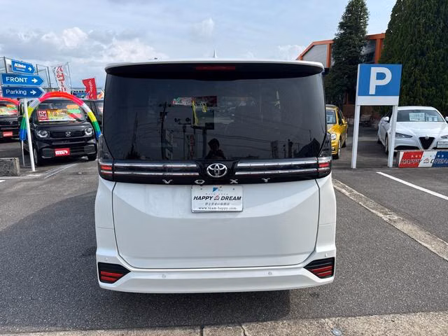 TOYOTA VOXY