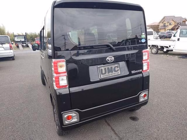 DAIHATSU WAKE