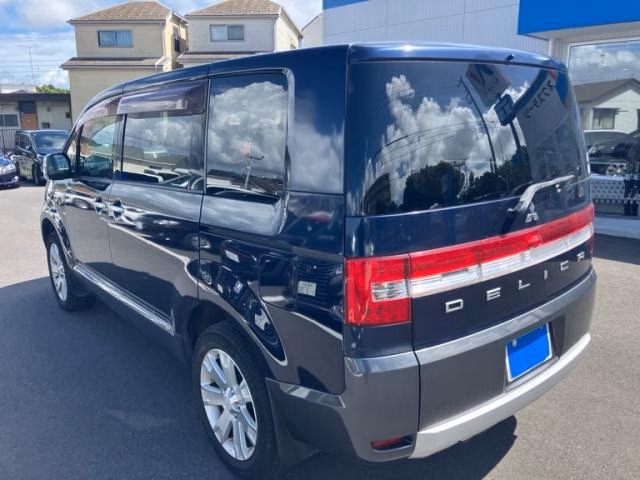 MITSUBISHI DELICA D:5