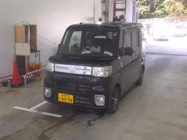 DAIHATSU WAKE