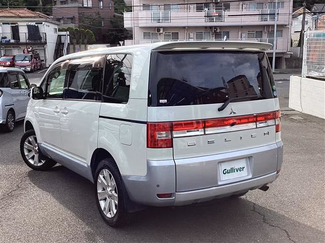 MITSUBISHI DELICA D:5