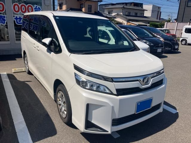 TOYOTA VOXY