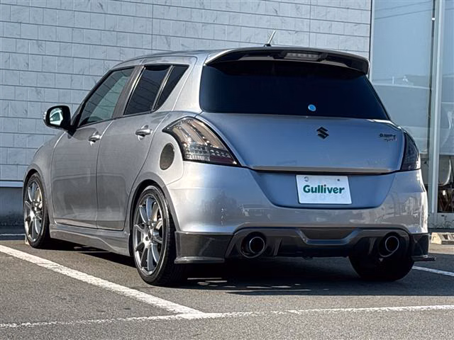 SUZUKI SWIFT