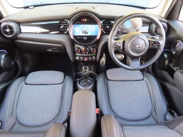 MINI HATCH