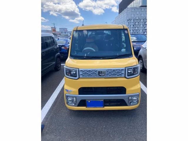 DAIHATSU WAKE