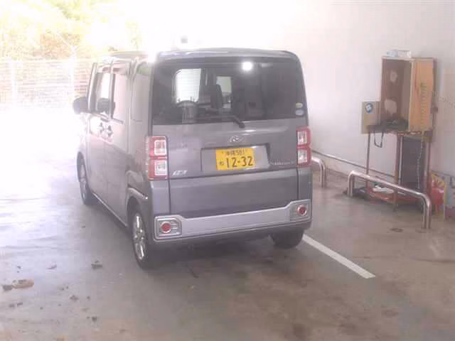 DAIHATSU WAKE