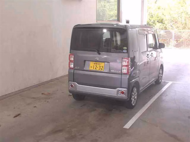 DAIHATSU WAKE