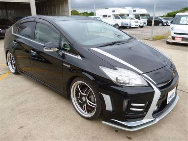 TOYOTA PRIUS