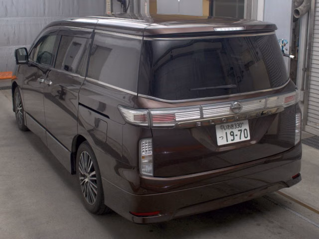 NISSAN ELGRAND