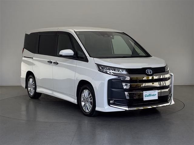 TOYOTA NOAH