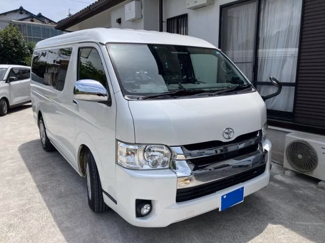 TOYOTA HIACE