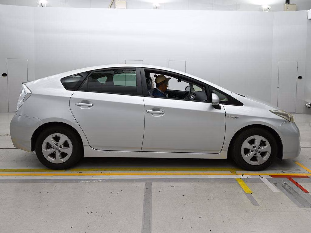 TOYOTA PRIUS