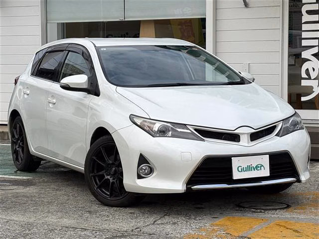 TOYOTA AURIS