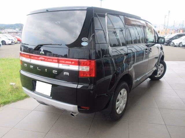 MITSUBISHI DELICA D:5