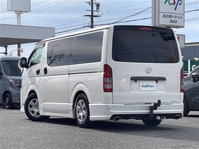 TOYOTA REGIUS ACE