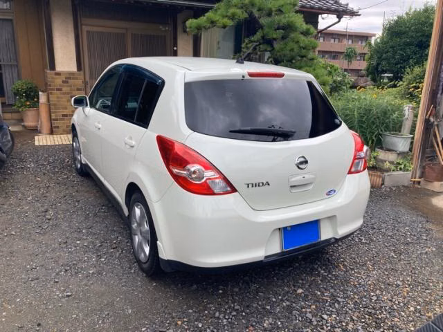 NISSAN TIIDA