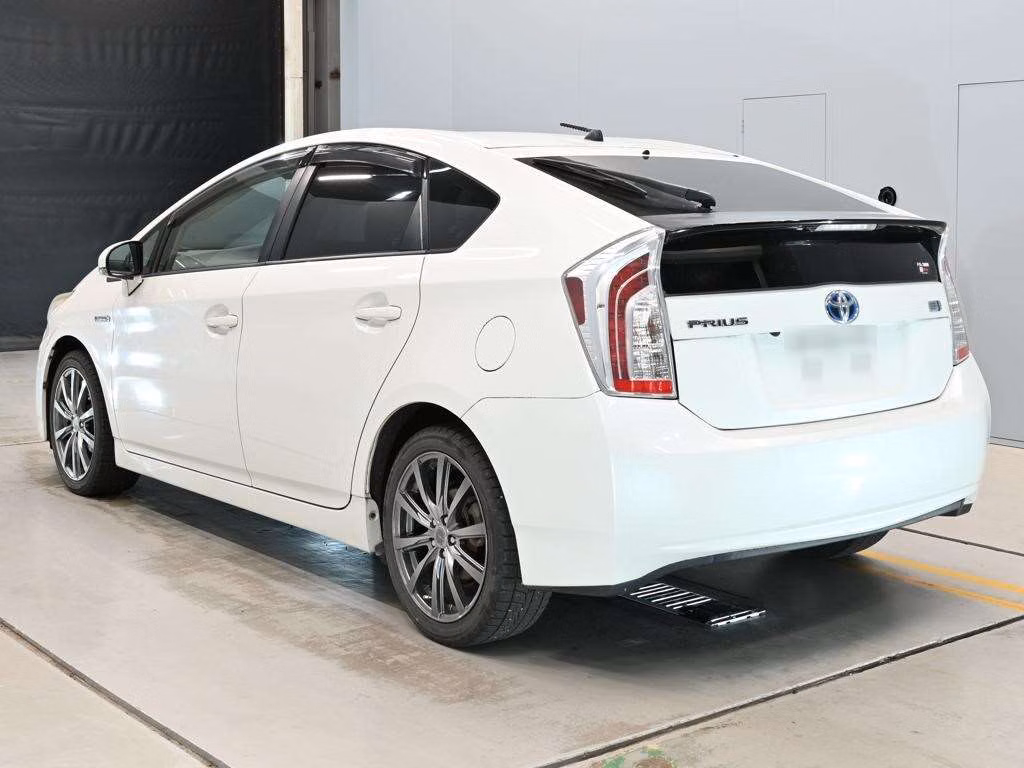 TOYOTA PRIUS