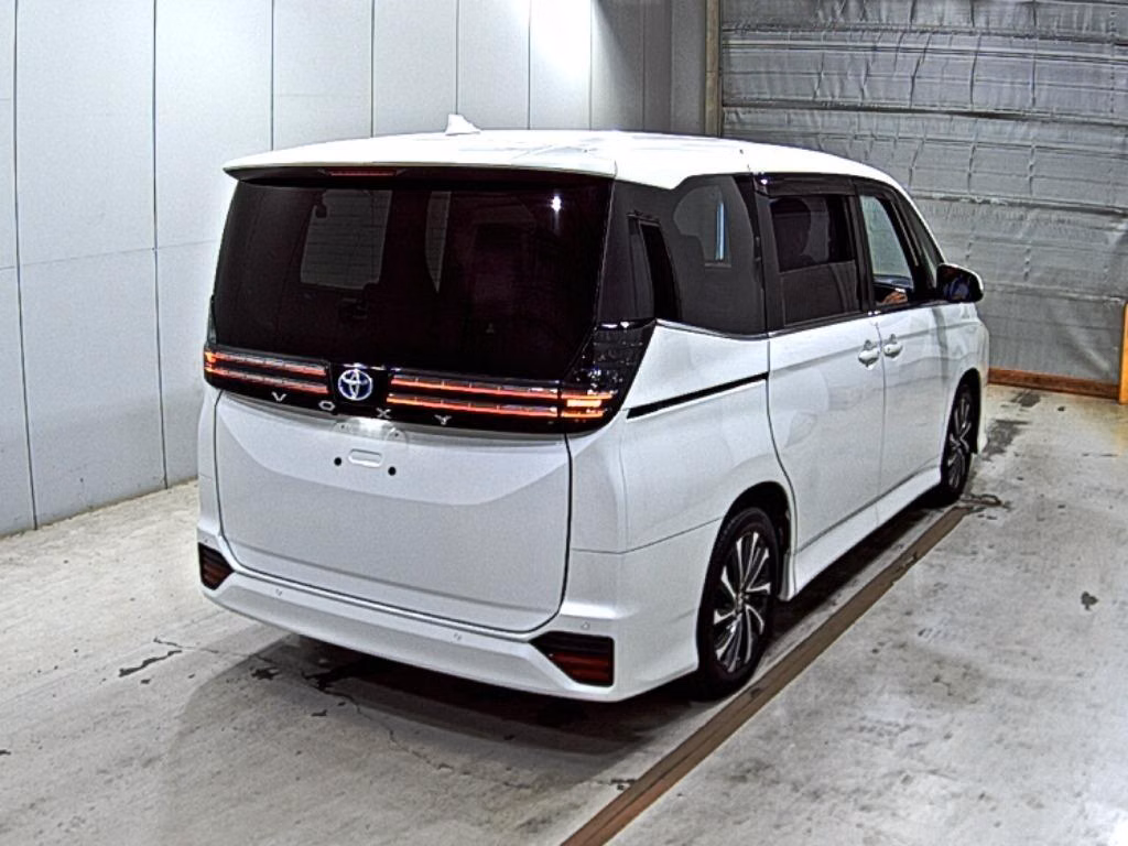TOYOTA VOXY