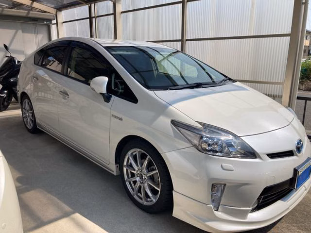 TOYOTA PRIUS