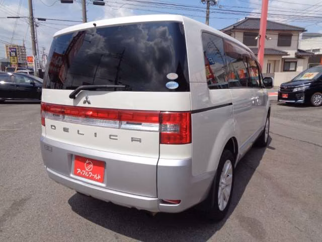 MITSUBISHI DELICA D:5