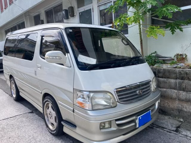 TOYOTA HIACE