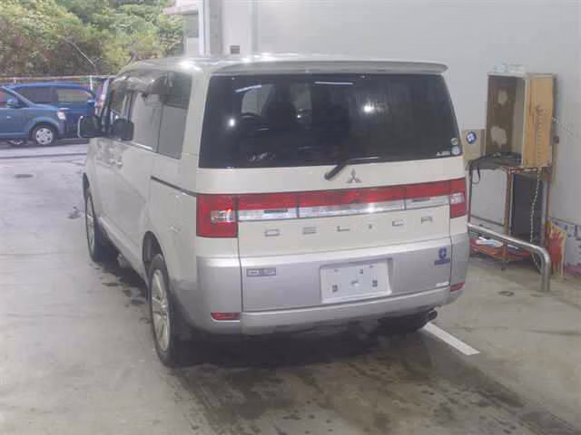 MITSUBISHI DELICA D:5