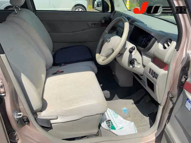 DAIHATSU MOVE CONTE