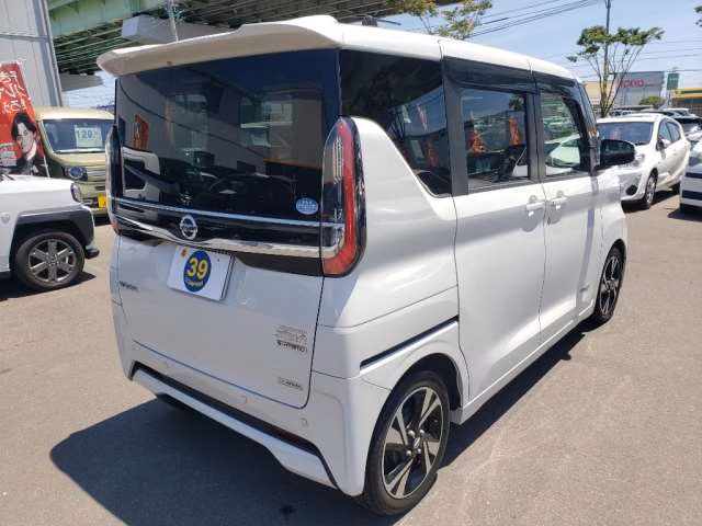 NISSAN ROOX