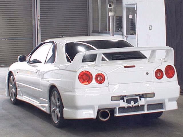 NISSAN SKYLINE