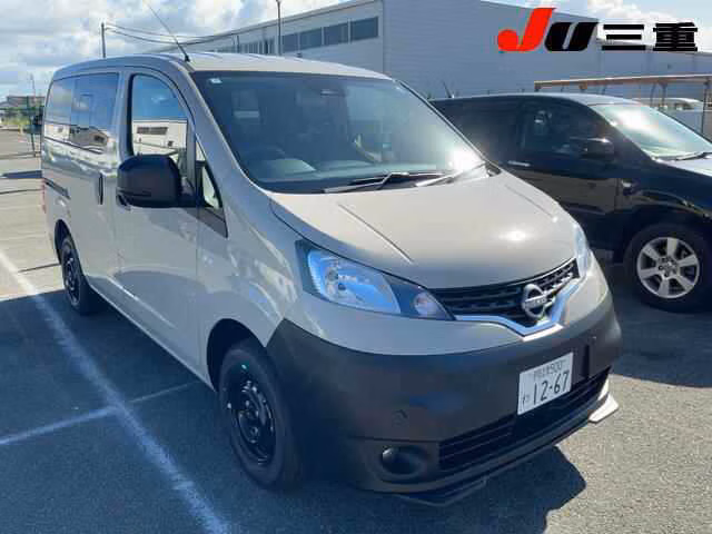 NISSAN NV200