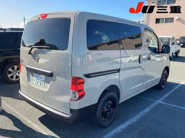 NISSAN NV200
