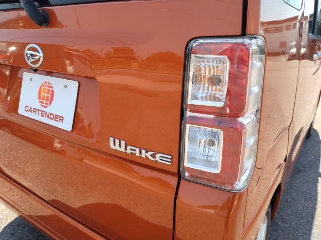 DAIHATSU WAKE