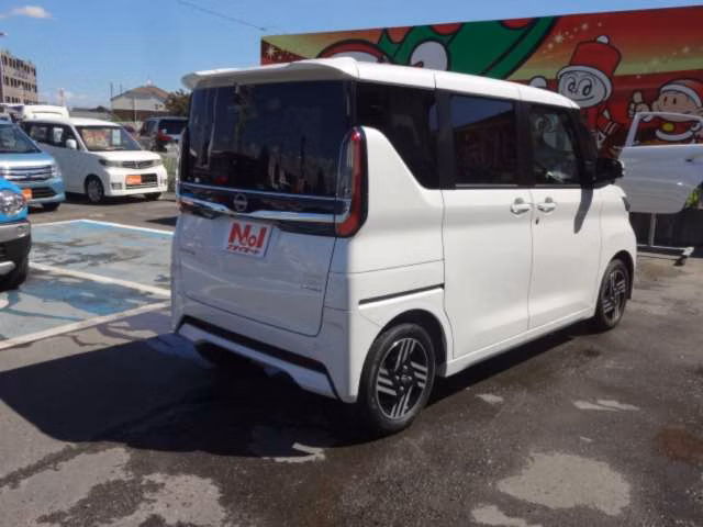NISSAN ROOX