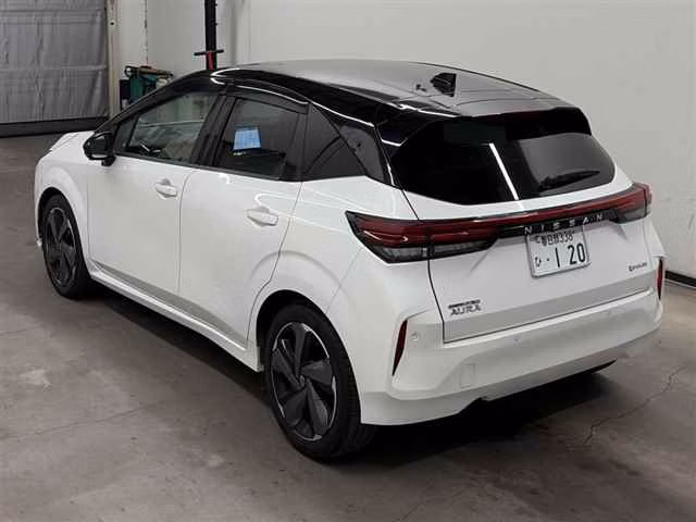 NISSAN AURA