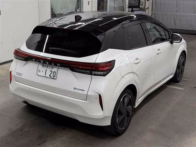 NISSAN AURA