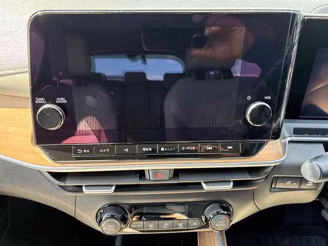 NISSAN AURA