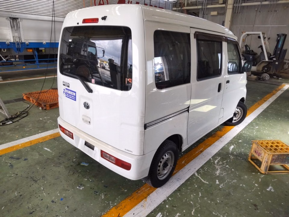 TOYOTA PIXIS VAN