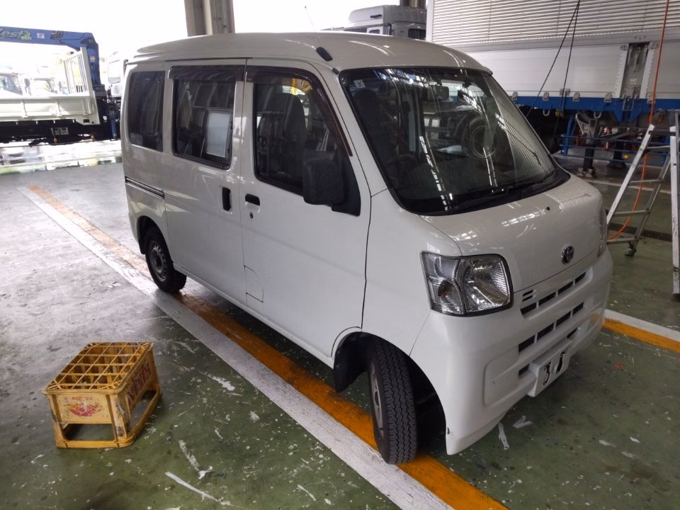 TOYOTA PIXIS VAN