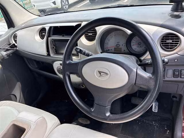 DAIHATSU MOVE LATTE