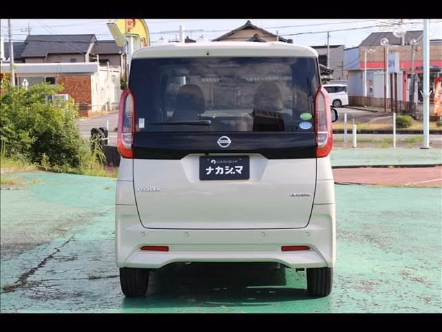 NISSAN ROOX
