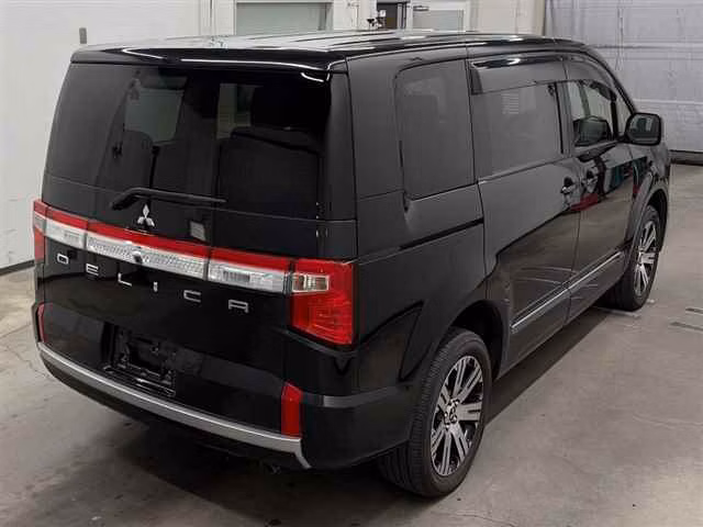 MITSUBISHI DELICA D:5