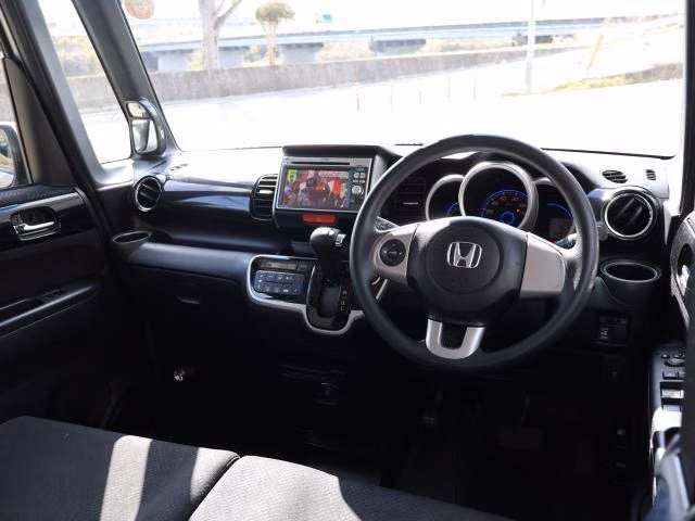 HONDA N-BOX