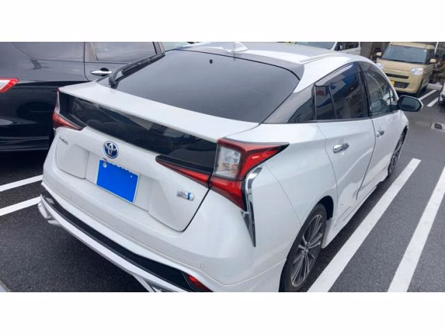 TOYOTA PRIUS