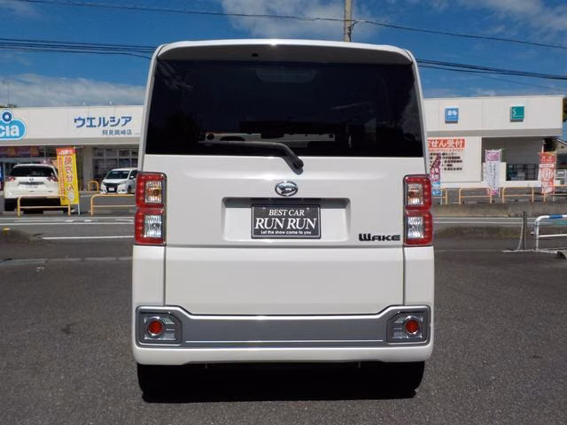 DAIHATSU WAKE